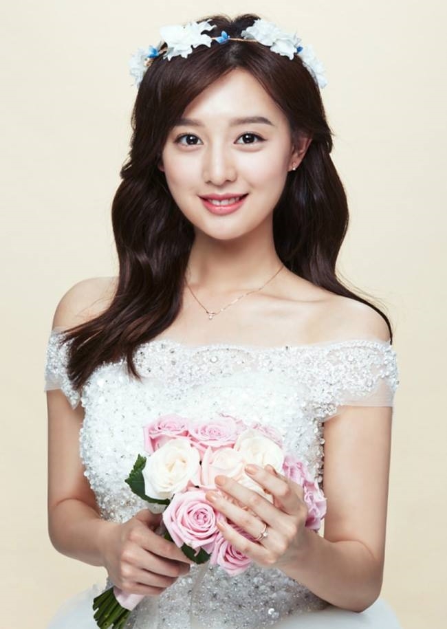 Kim Ji Won gây thất vọng với tạo hình cổ trang