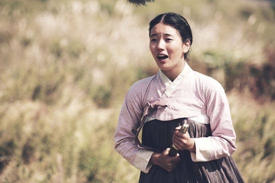 Kim Ji Won gây thất vọng với tạo hình cổ trang
