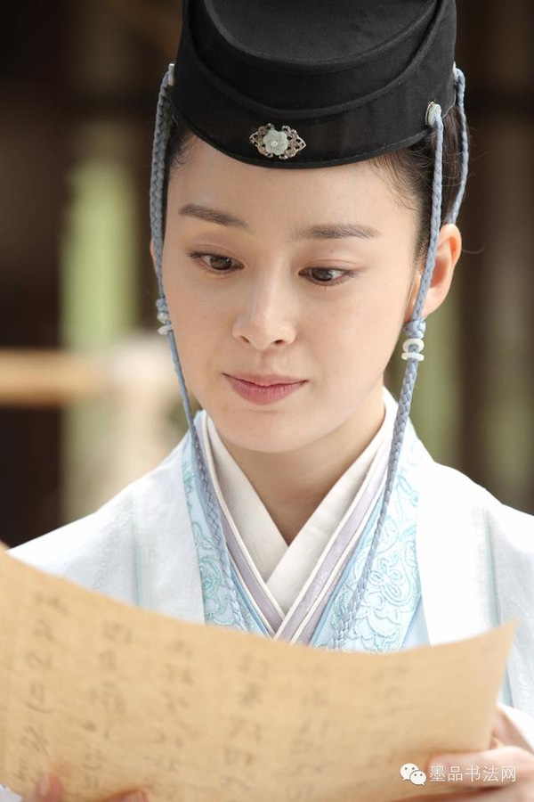 Song Hye Kyo và Kim Tae Hee: Ai sẽ là Tiểu Long Nữ phiên bản Hàn?
