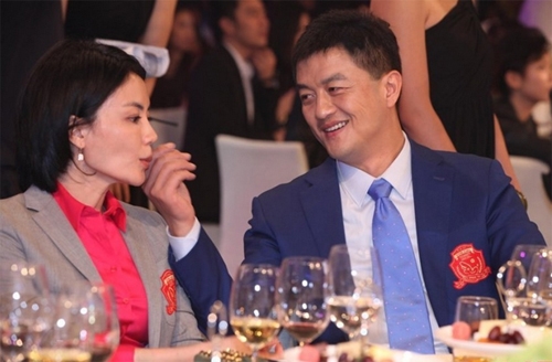Xót xa khi ngôi sao Hoa ngữ "yêu nhiều hơn, trở thành kẻ thua cuộc"!
