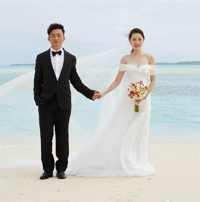 Xót xa khi ngôi sao Hoa ngữ "yêu nhiều hơn, trở thành kẻ thua cuộc"!