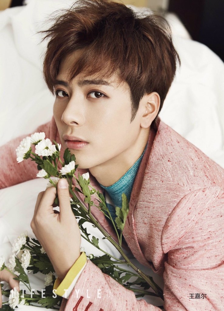 Idol được công ty săn đón bằng cách độc lạ