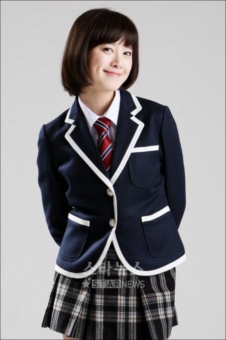 Goo Hye Sun gây 'bão' với mái tóc ngắn như trẻ ra chục tuổi