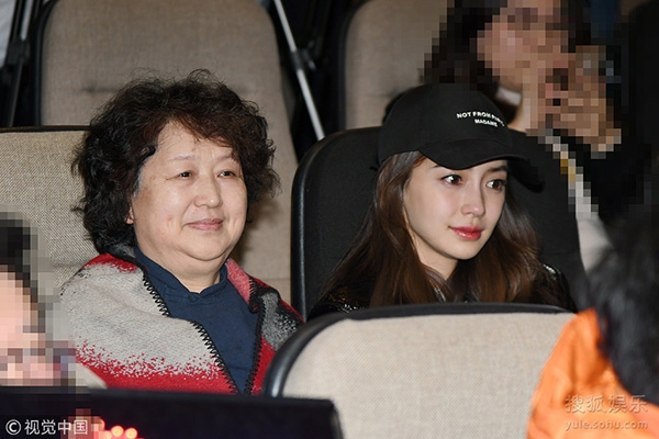 AngelaBaby và mẹ chồng gây chú ý vì khóc như mưa vì Huỳnh Hiểu Minh