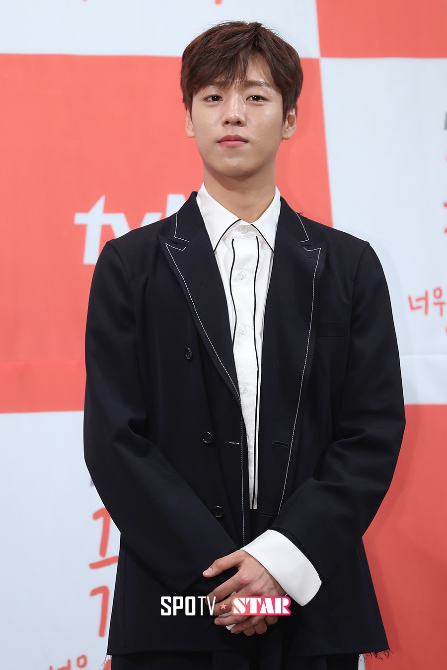 Lee Hyun Woo bất ngờ thông báo nhập ngũ tháng 2/2018
