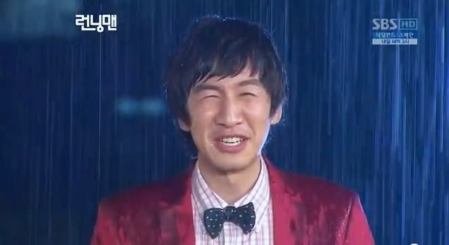 Hóa ra Kwang Soo cũng có lúc “soái ca 6 múi” quyến rũ như thế này đây