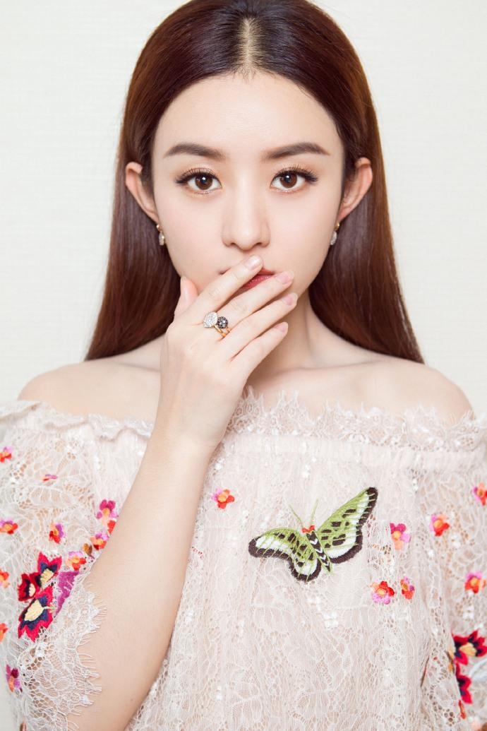 Ngã ngửa với con người thật của nàng Triệu Lệ Dĩnh
