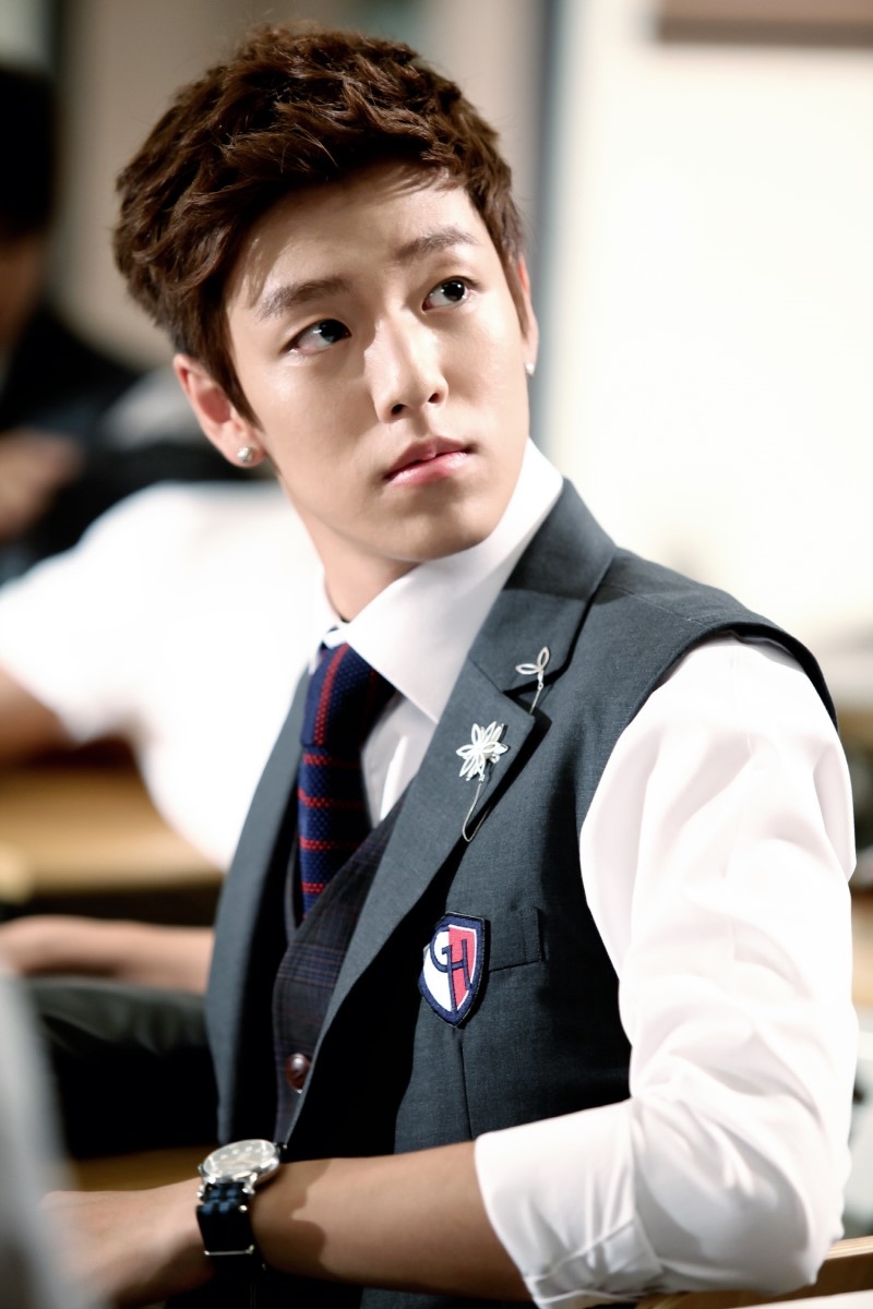 Lee Hyun Woo bất ngờ thông báo nhập ngũ tháng 2/2018