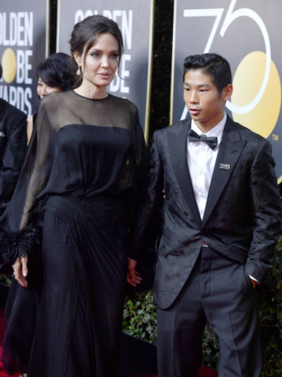 Pax Thiên là người con duy nhất Angelina Jolie đưa đi dự Quả Cầu Vàng
