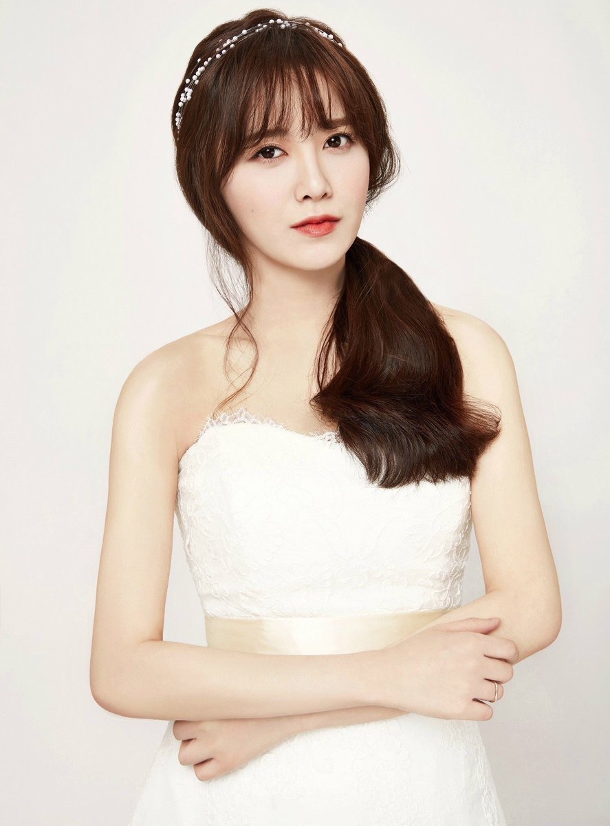 Goo Hye Sun gây 'bão' với mái tóc ngắn như trẻ ra chục tuổi