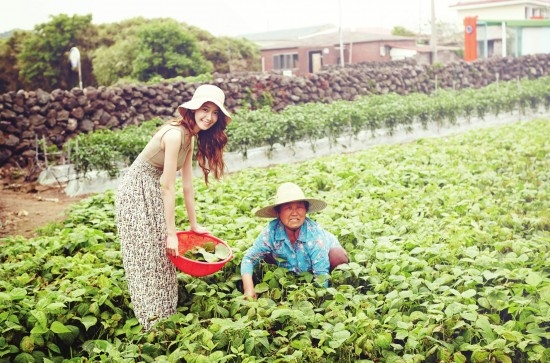 Chán đóng phim, Yoona đến làm “con sen” cho gia đình Lee Hyo Ri