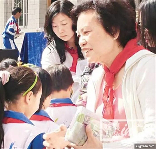 Dư Mộ Liên, dùng tiền dưỡng già để làm chuyện khiến ai cũng bái phục.