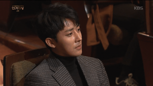 Jang Na Ra và Son Ho Jun tình tứ tại lễ trao giải