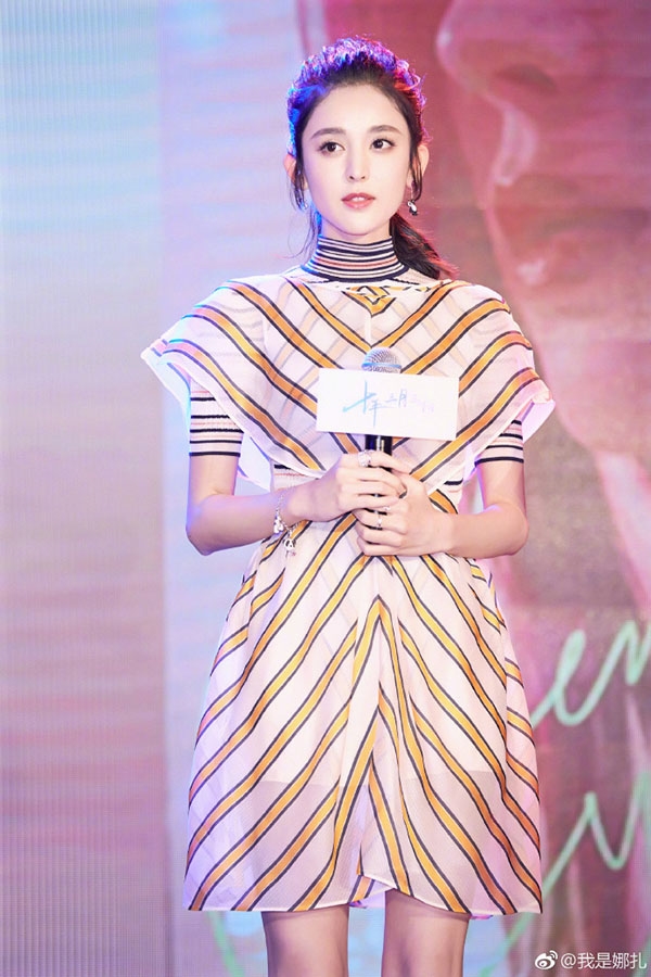 Cổ Lực Na Trát lại rạng rỡ như chưa từng là thảm họa thẩm mỹ