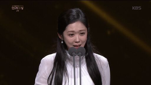 Jang Na Ra và Son Ho Jun tình tứ tại lễ trao giải