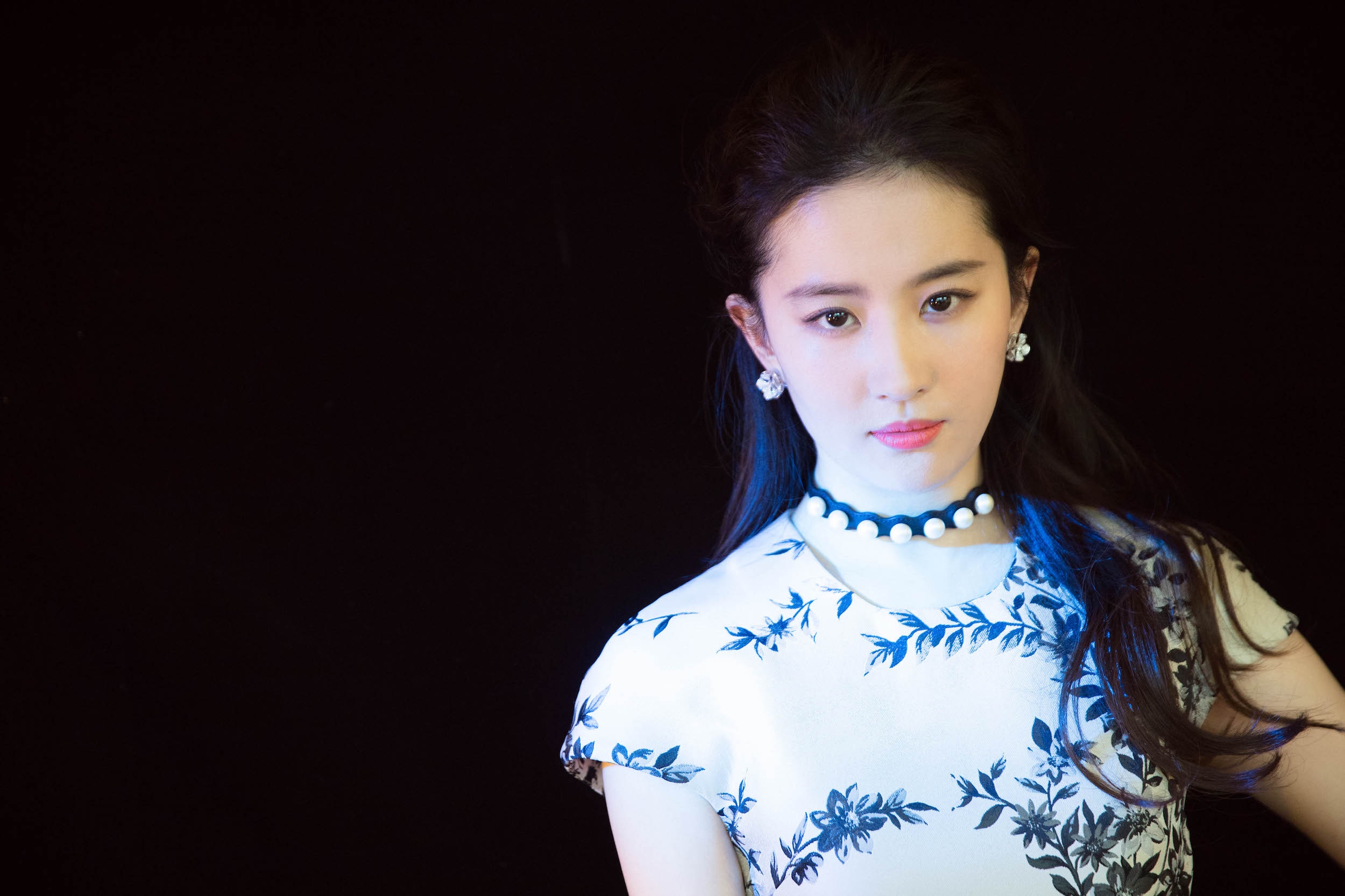 Phì cười với phản ứng của dàn mỹ nhân Hoa ngữ khi bị goi là 'dì'