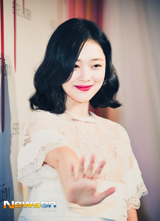 Sulli hóa tiên nữ dịu dàng khiến ai nhìn cũng mê trong sự kiện mới