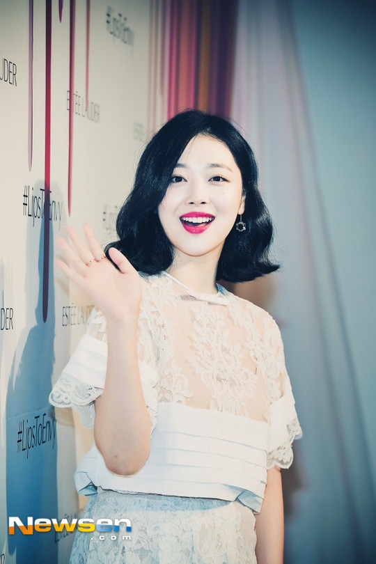Sulli hóa tiên nữ dịu dàng khiến ai nhìn cũng mê trong sự kiện mới