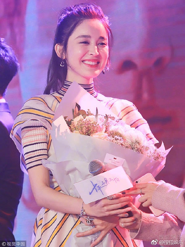 Cổ Lực Na Trát lại rạng rỡ như chưa từng là thảm họa thẩm mỹ