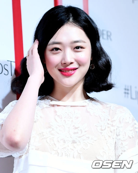 Sulli hóa tiên nữ dịu dàng khiến ai nhìn cũng mê trong sự kiện mới