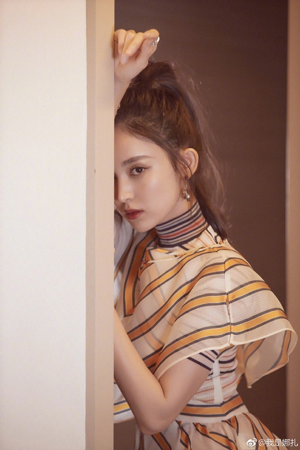 Cổ Lực Na Trát lại rạng rỡ như chưa từng là thảm họa thẩm mỹ