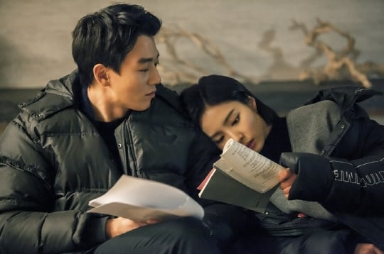 Lộ ảnh hậu trường cực tình cảm của Kim Rae Won và Shin Se Kyung