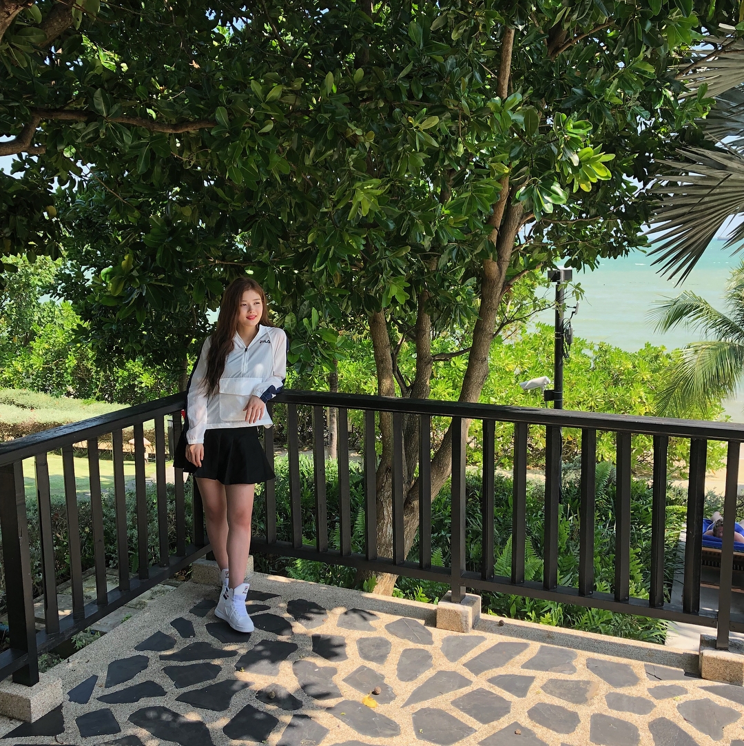 Kim Yoo Jung năng động, trẻ trung, đầy cá tính trong bộ ảnh mới