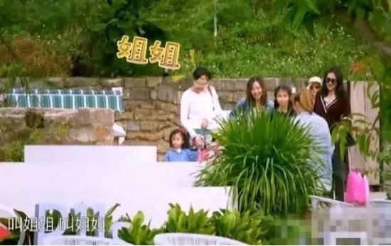 Phì cười với phản ứng của dàn mỹ nhân Hoa ngữ khi bị goi là 'dì'