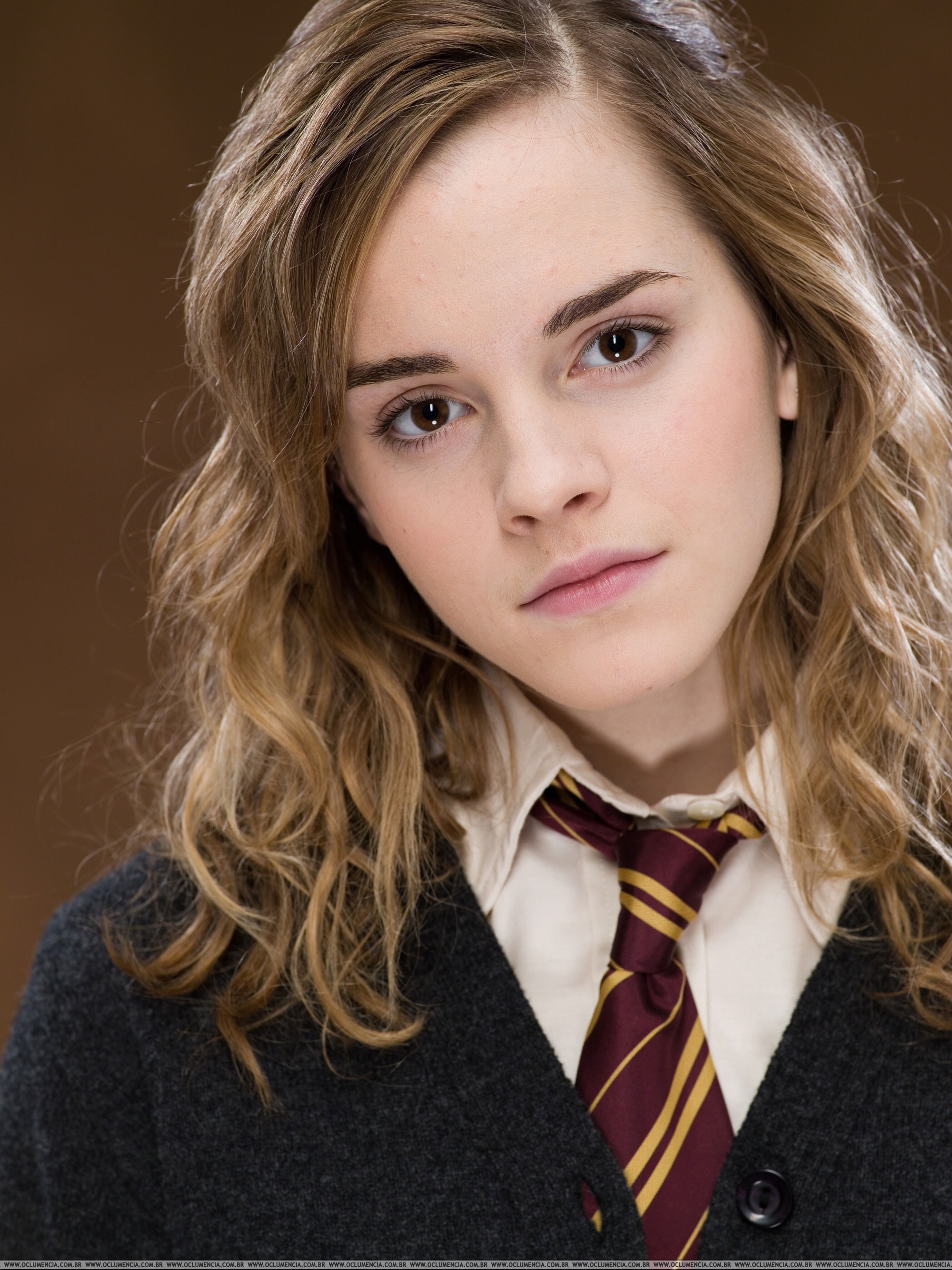 "Bông hồng nước Anh" Emma Watson lộ nếp nhăn, bị Knet chê tơi bời