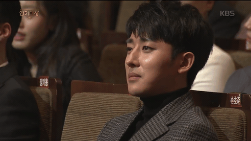 Jang Na Ra và Son Ho Jun tình tứ tại lễ trao giải