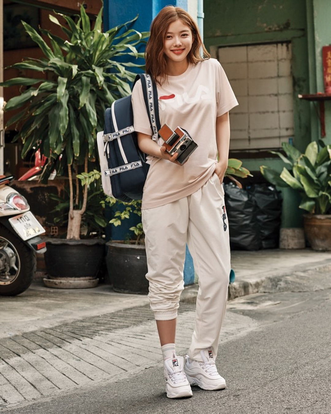 Kim Yoo Jung năng động, trẻ trung, đầy cá tính trong bộ ảnh mới