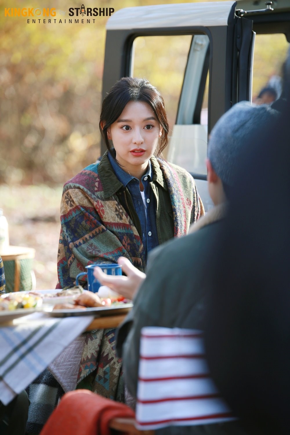 Kim Ji Won xinh đẹp ngời ngời trong loạt ảnh hậu trường quảng cáo