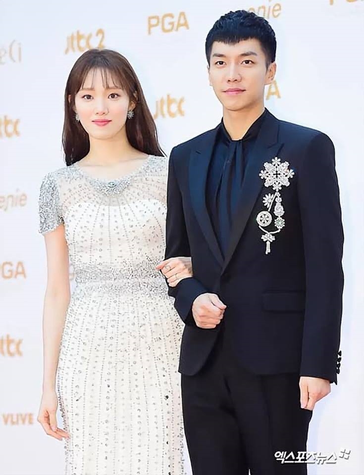 Lee Seung Gi và Lee Sung Kyung cực đẹp đôi tại Golden Disc Awards