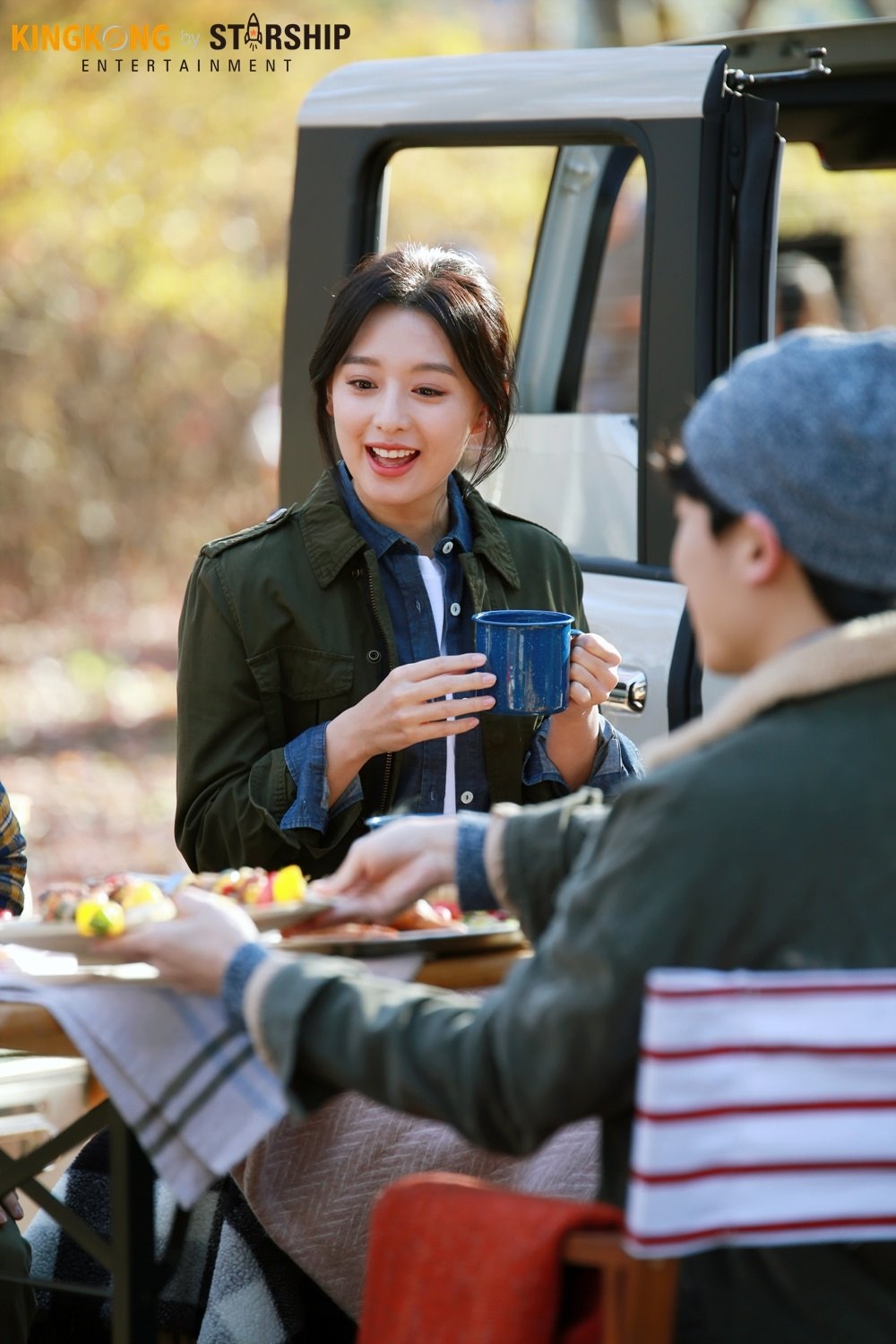 Kim Ji Won xinh đẹp ngời ngời trong loạt ảnh hậu trường quảng cáo