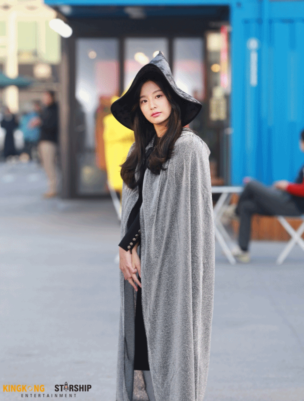 Kim Ji Won xinh đẹp ngời ngời trong loạt ảnh hậu trường quảng cáo