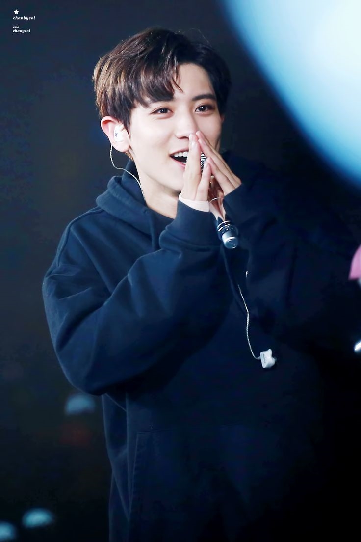 Fan "đào mộ" khoảnh khắc cười ra nước mắt của Chanyeol