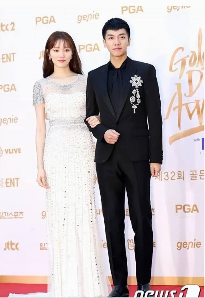 Lee Seung Gi và Lee Sung Kyung cực đẹp đôi tại Golden Disc Awards