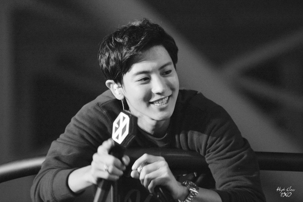 Fan "đào mộ" khoảnh khắc cười ra nước mắt của Chanyeol