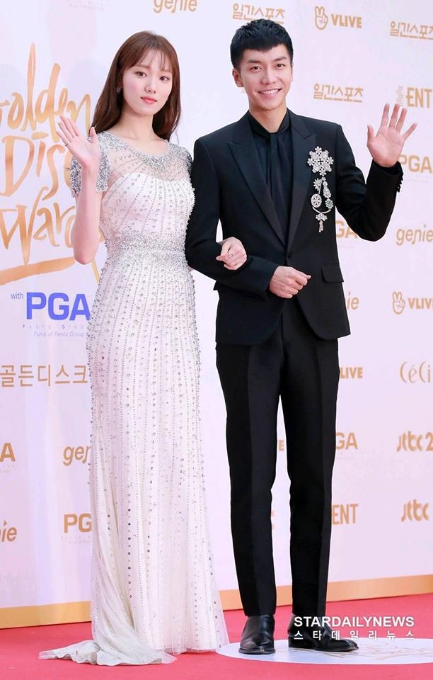 Lee Seung Gi và Lee Sung Kyung cực đẹp đôi tại Golden Disc Awards