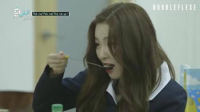 Thử thách ăn trong lớp học: Red Velvet ai giỏi ăn vụng ăn trộm nhất đâ