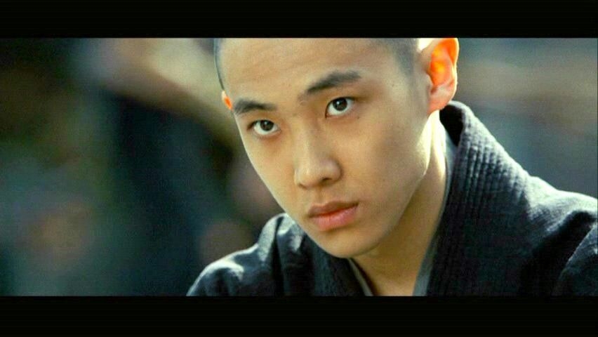 Những thần tượng Kpop "gây sốt" với khán giả nhờ đóng vai ác