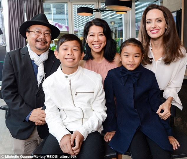 Angelina Jolie vướng nghi án hẹn hò với rapper người Campuchia?