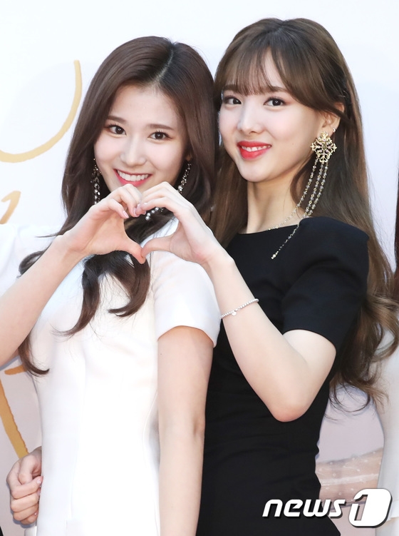Thảm đỏ Golden Disc Awards: Taeyeon nổi bật bên cạnh loạt trai đẹp