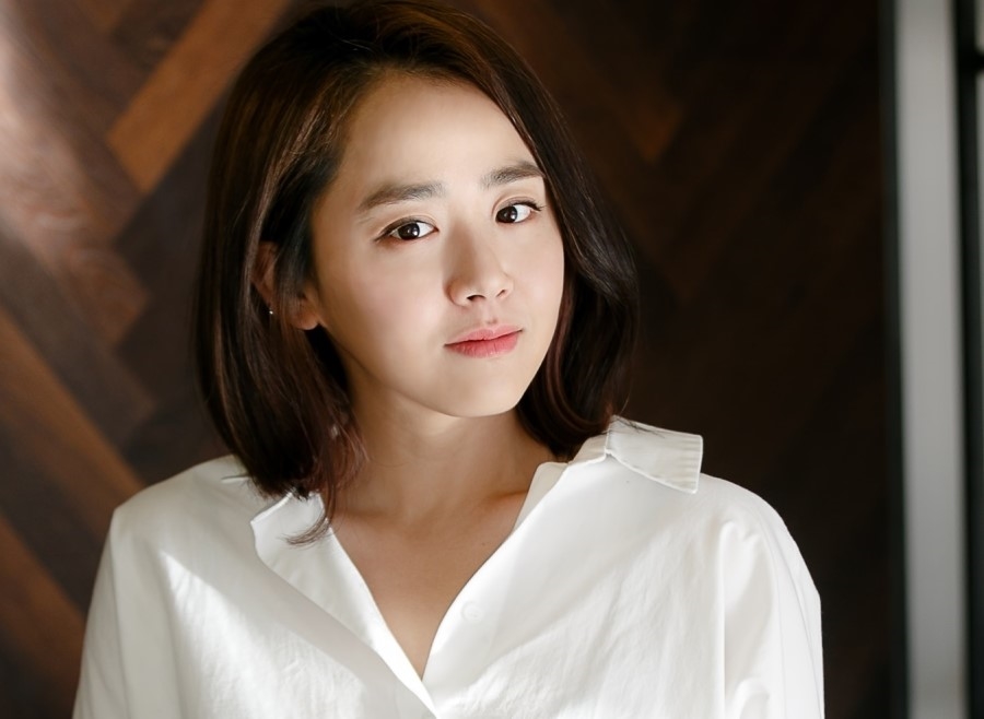 Moon Geun Young tâm sự về áp lực từ những lời phán xét của người lạ