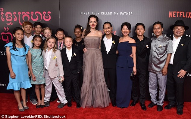 Angelina Jolie vướng nghi án hẹn hò với rapper người Campuchia?