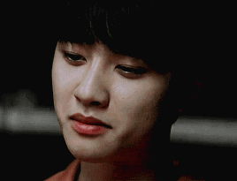 Những thần tượng Kpop "gây sốt" với khán giả nhờ đóng vai ác