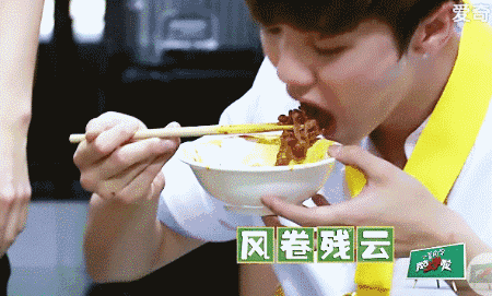 Phì cười với tư thế cầm đũa 'chẳng bao giờ lớn' của dàn sao Hoa ngữ