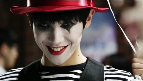 Những thần tượng Kpop "gây sốt" với khán giả nhờ đóng vai ác