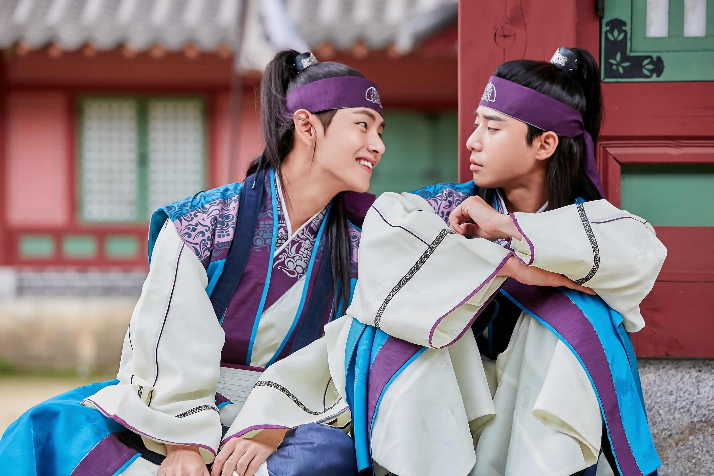 Chờ kết quả Daesang, V (BTS) chỉ gọi điện cho 1 người duy nhất