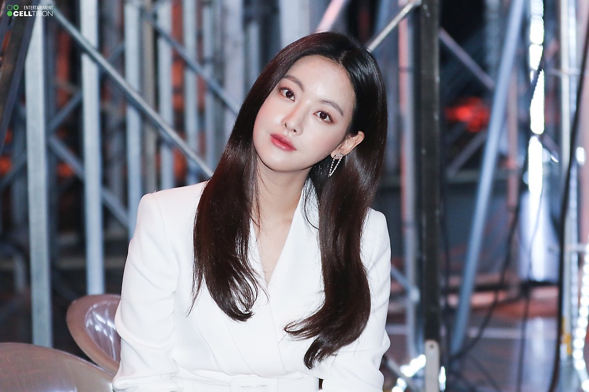 Oh Yeon Seo khoe vẻ đẹp đa dạng, quyến rũ qua loạt ảnh mới